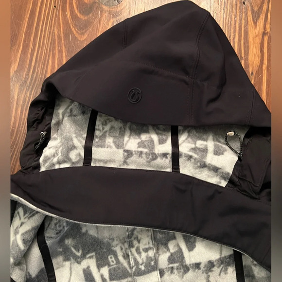 LULULEMON ATHLETICA Black Coat Fleece Lined Hood Cinch Waist Pockets Rain Proof - Picture 9 of 10